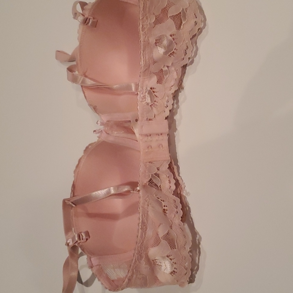 Pink lace bra - Picture 2 of 4